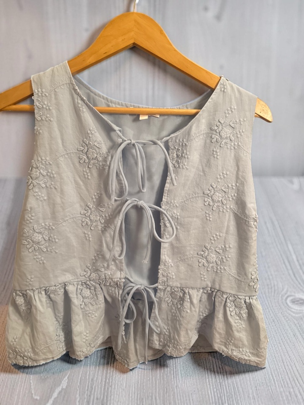 GB Nordstrom Baby Blue Floral detail Front tie blouse
